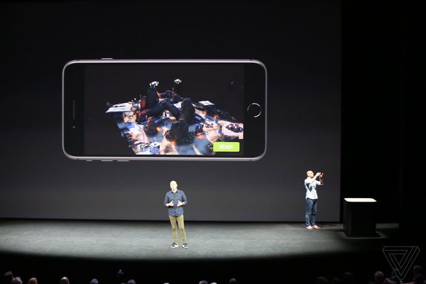苹果展示iPhone X增强现实功能：AR游戏体验很炫酷
